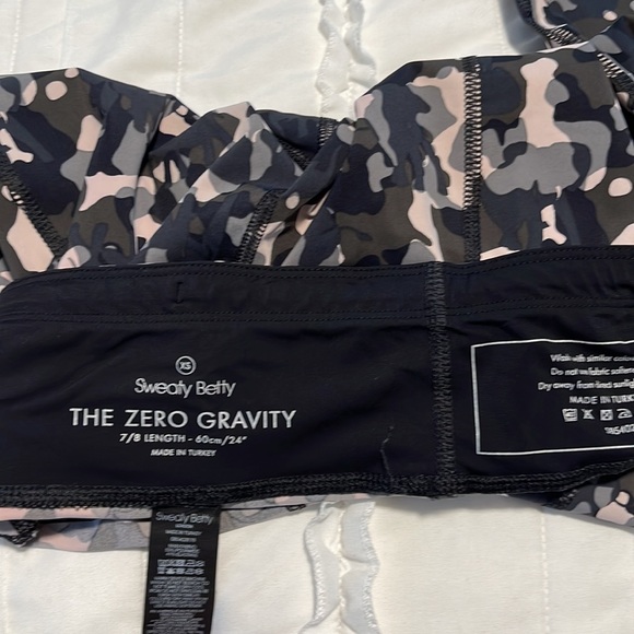 EUC Sweaty Betty 7/8 Zero Gravity Running legging Green Camo Print - Size XS - Picture 5 of 7